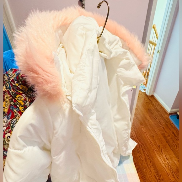New Women's White Ski & Snow Jacket size is 20.